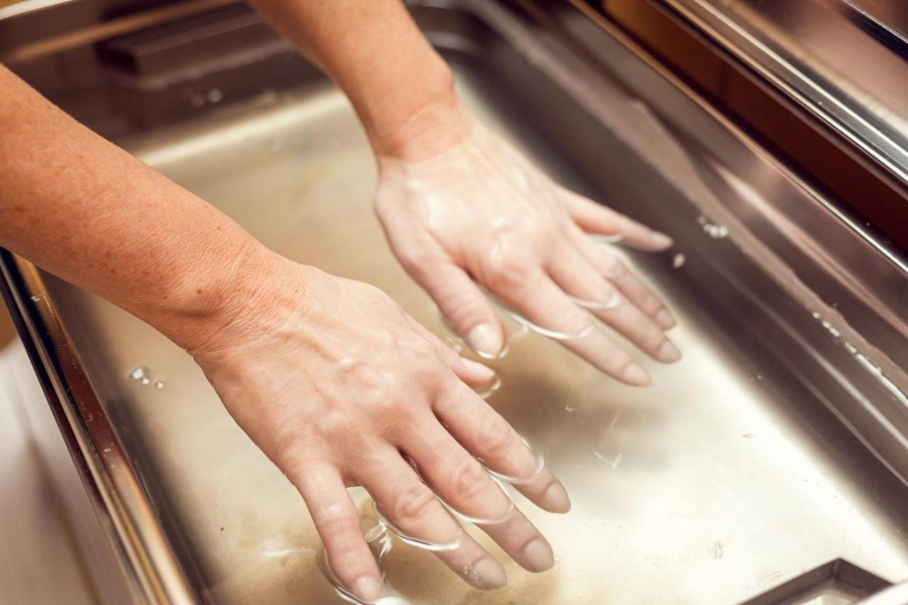 Spa Hotel Imperial Karlovy Vary Luaran gambar Washing hands