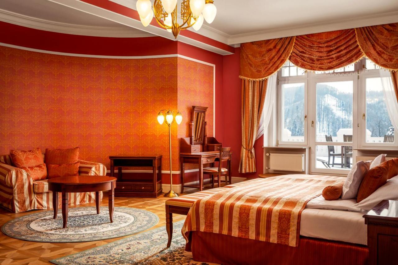 Spa Hotel Imperial Karlovy Vary Luaran gambar A suite at the Hotel Axelmannstein