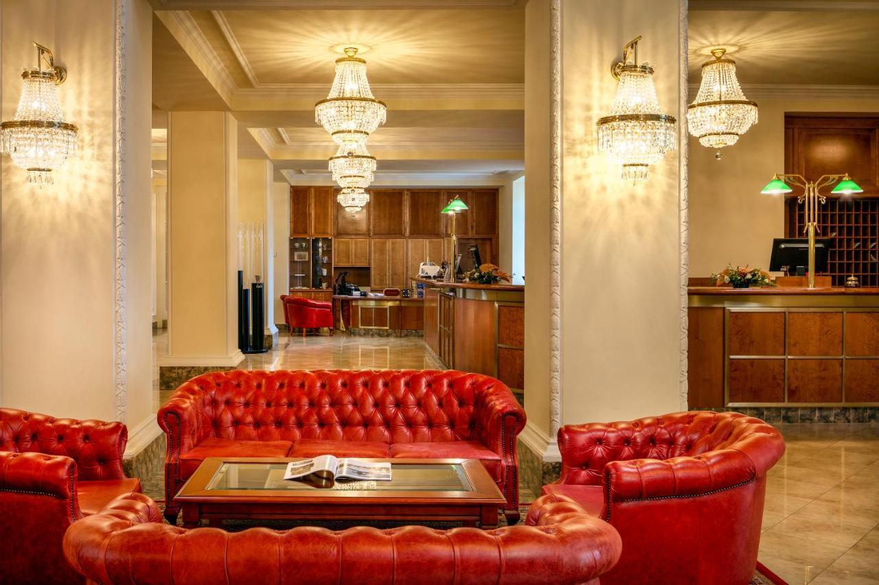 Spa Hotel Imperial Karlovy Vary Luaran gambar The lobby of the hotel