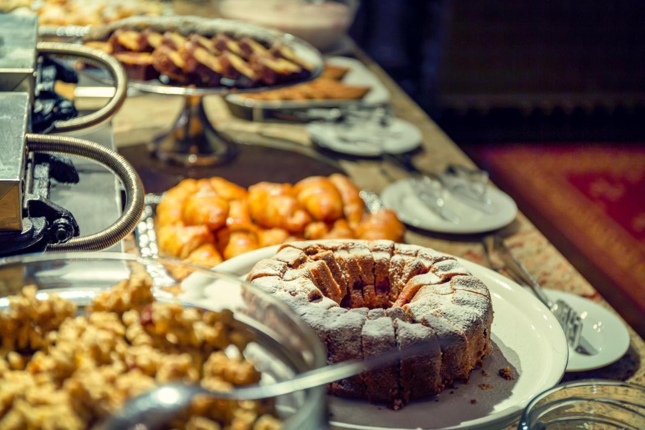 Spa Hotel Imperial Karlovy Vary Luaran gambar A selection of desserts
