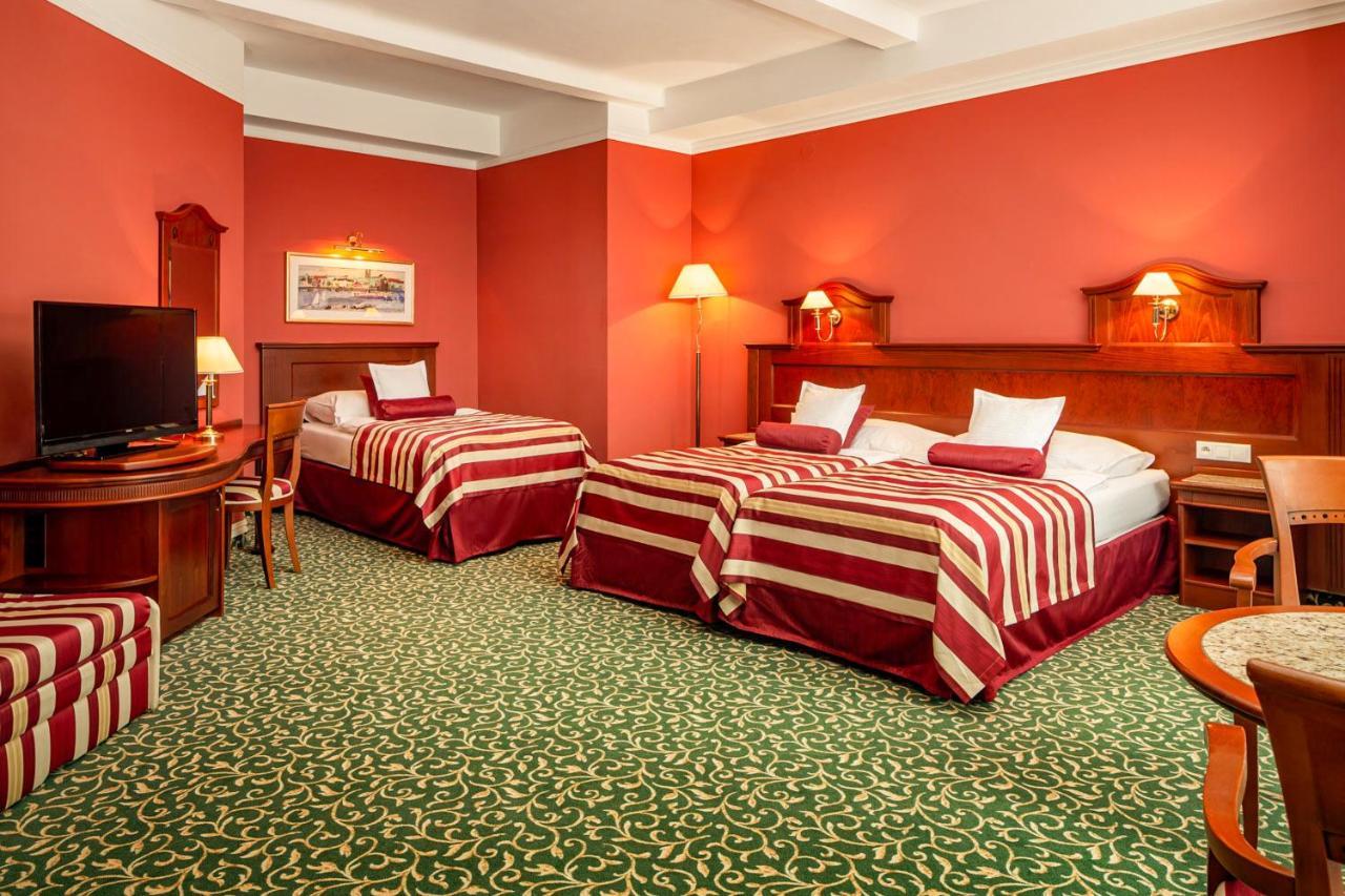 Spa Hotel Imperial Karlovy Vary Luaran gambar A typical room at the hotel