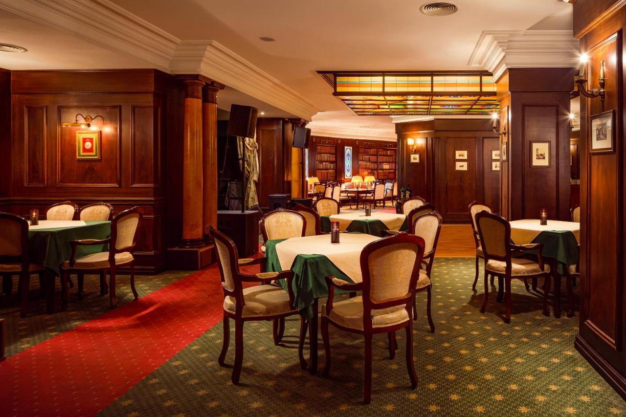 Spa Hotel Imperial Karlovy Vary Luaran gambar The interior of the hotel