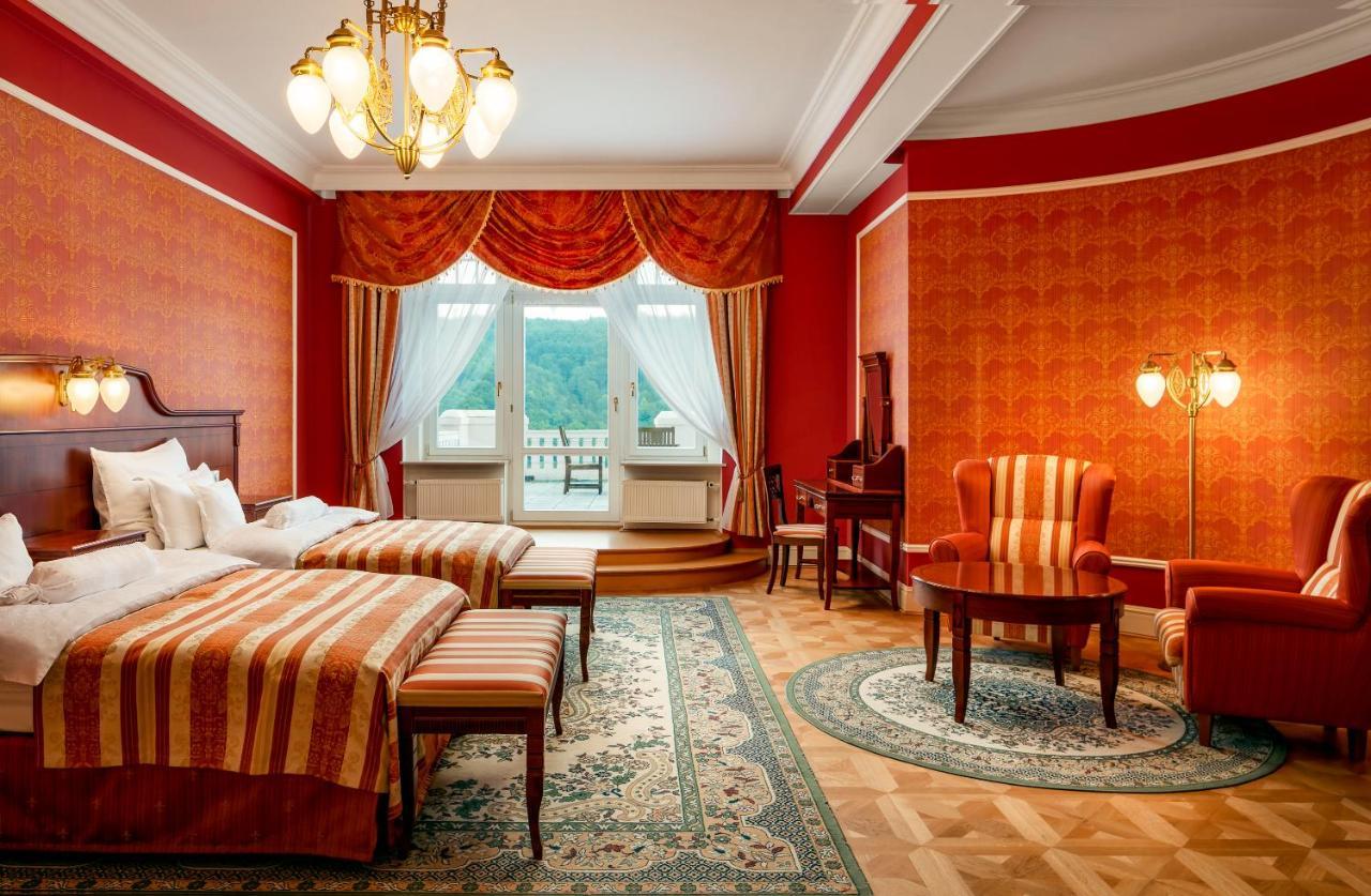 Spa Hotel Imperial Karlovy Vary Luaran gambar A suite at the Grand Hotel