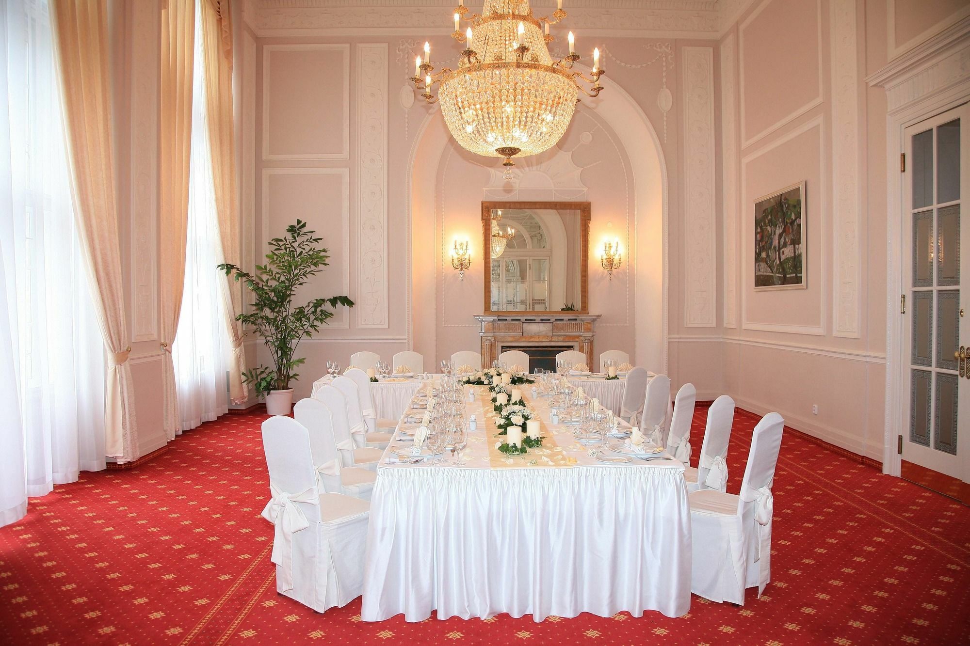 Spa Hotel Imperial Karlovy Vary Luaran gambar The interior of the hotel