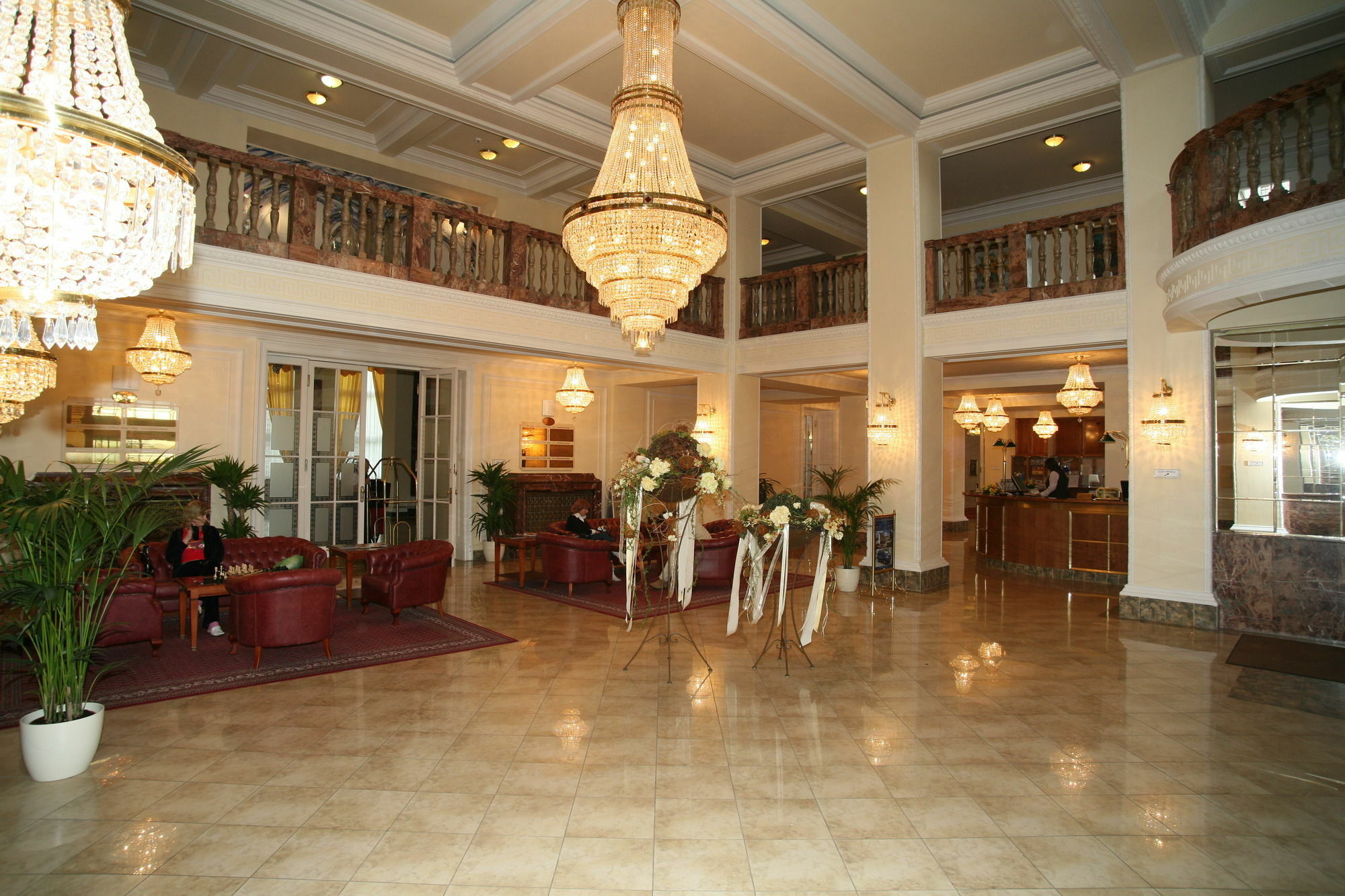 Spa Hotel Imperial Karlovy Vary Luaran gambar The lobby of the Grand Hotel
