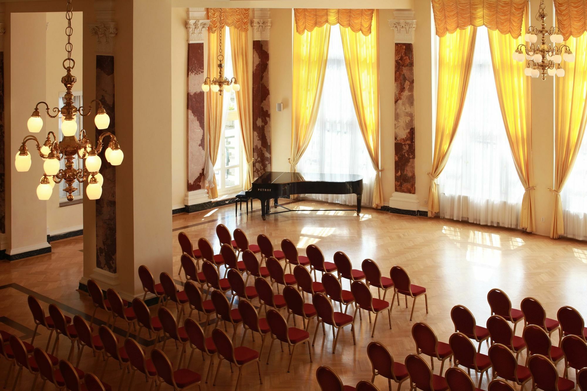 Spa Hotel Imperial Karlovy Vary Luaran gambar The main hall of the conservatory